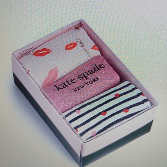 Price ⬇️: Kate Spade Lips Crew Socks 3-pair set - Picture 3 of 4